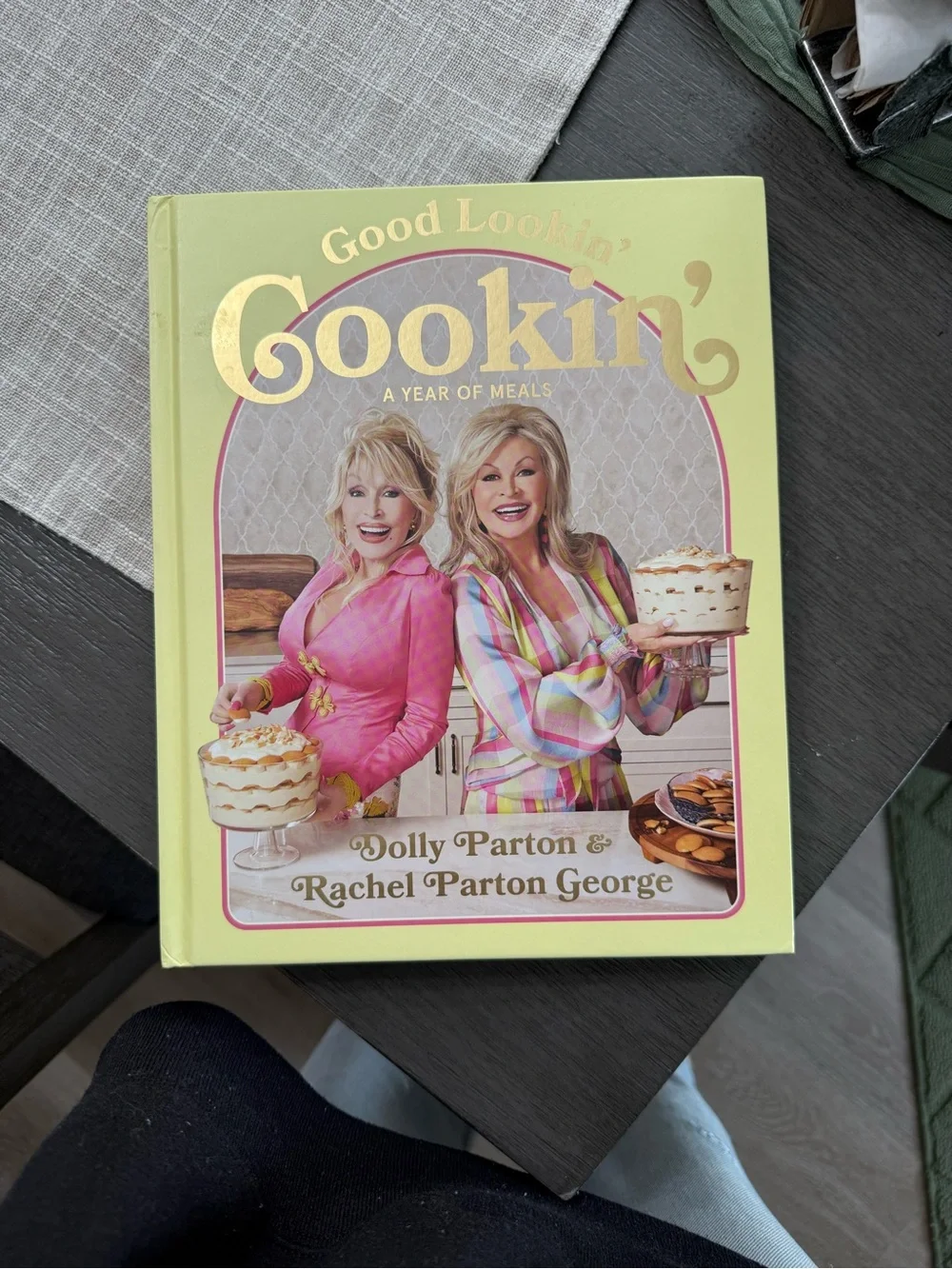 Good Lookin' Cookin' Lemon Yellow Cookbook by